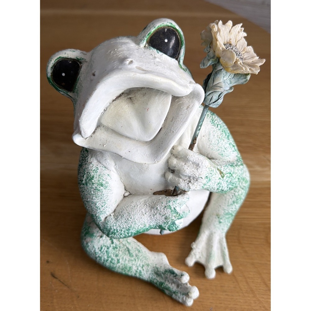 Vintage Outdoors Garden Plastic Frog Holding Flower (needs Re Painted )